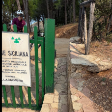 POSSIBILITA' DI DOVER PASSARE LATERALMENTE DALLO STRETTO PASSAGGIO IN FOTO